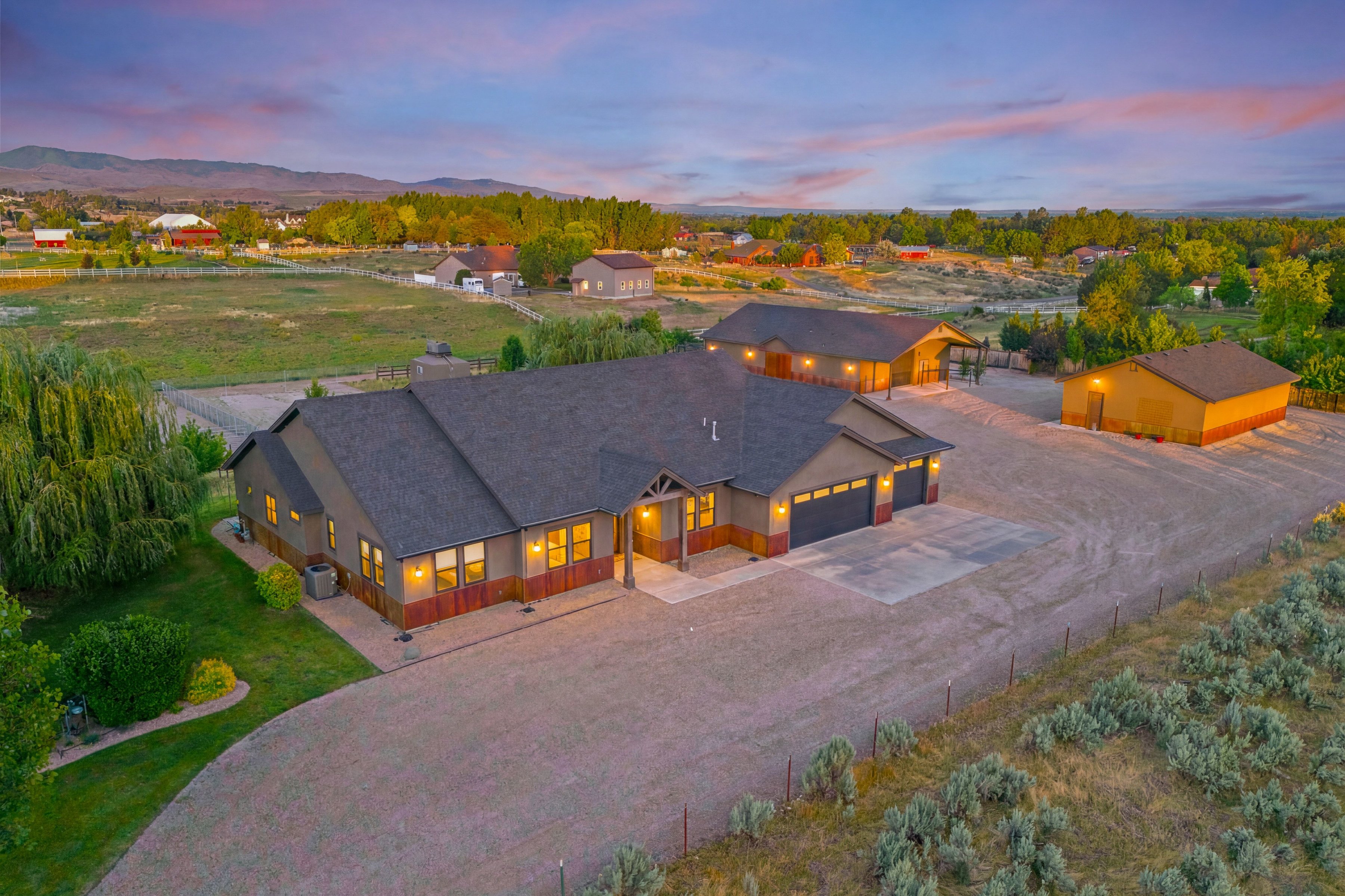  Ranch Living with Mountain View - 物件實景