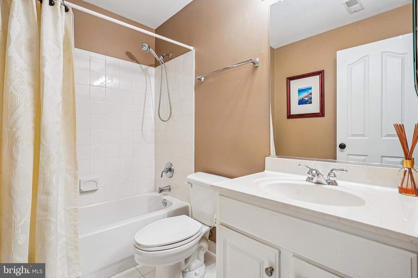 North Bethesda, Maryland, 20852, United States, 5 Bedrooms Bedrooms, ,5 BathroomsBathrooms,Residential,For Sale,1991971