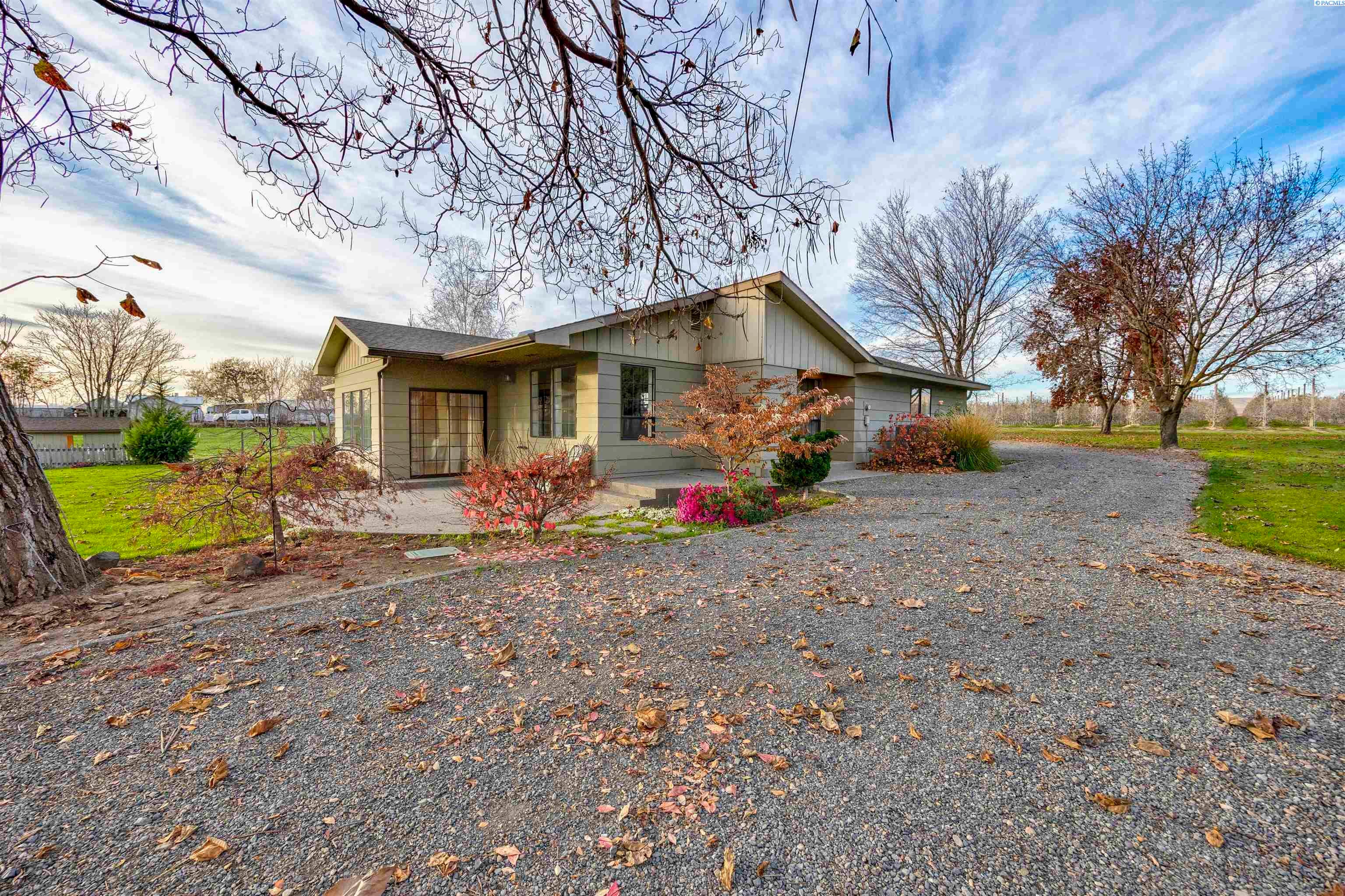 Sunnyside, Washington, 98944, United States, 3 Bedrooms Bedrooms, ,2 BathroomsBathrooms,Residential,For Sale,1998016