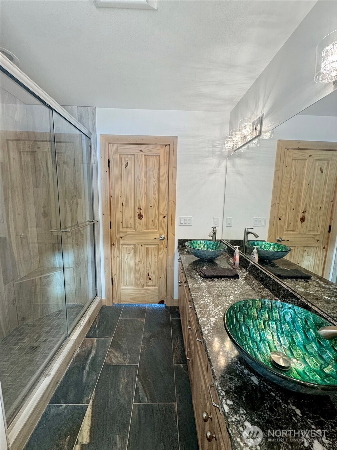 Cle Elum, Washington, 98922, United States, 3 Bedrooms Bedrooms, ,2 BathroomsBathrooms,Residential,For Sale,2001560