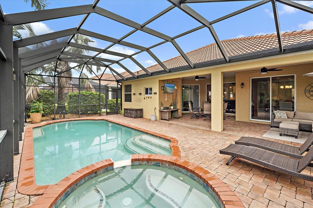 Bradenton, Florida, 34212, United States, 3 Bedrooms Bedrooms, ,2 BathroomsBathrooms,Residential,For Sale,1927218