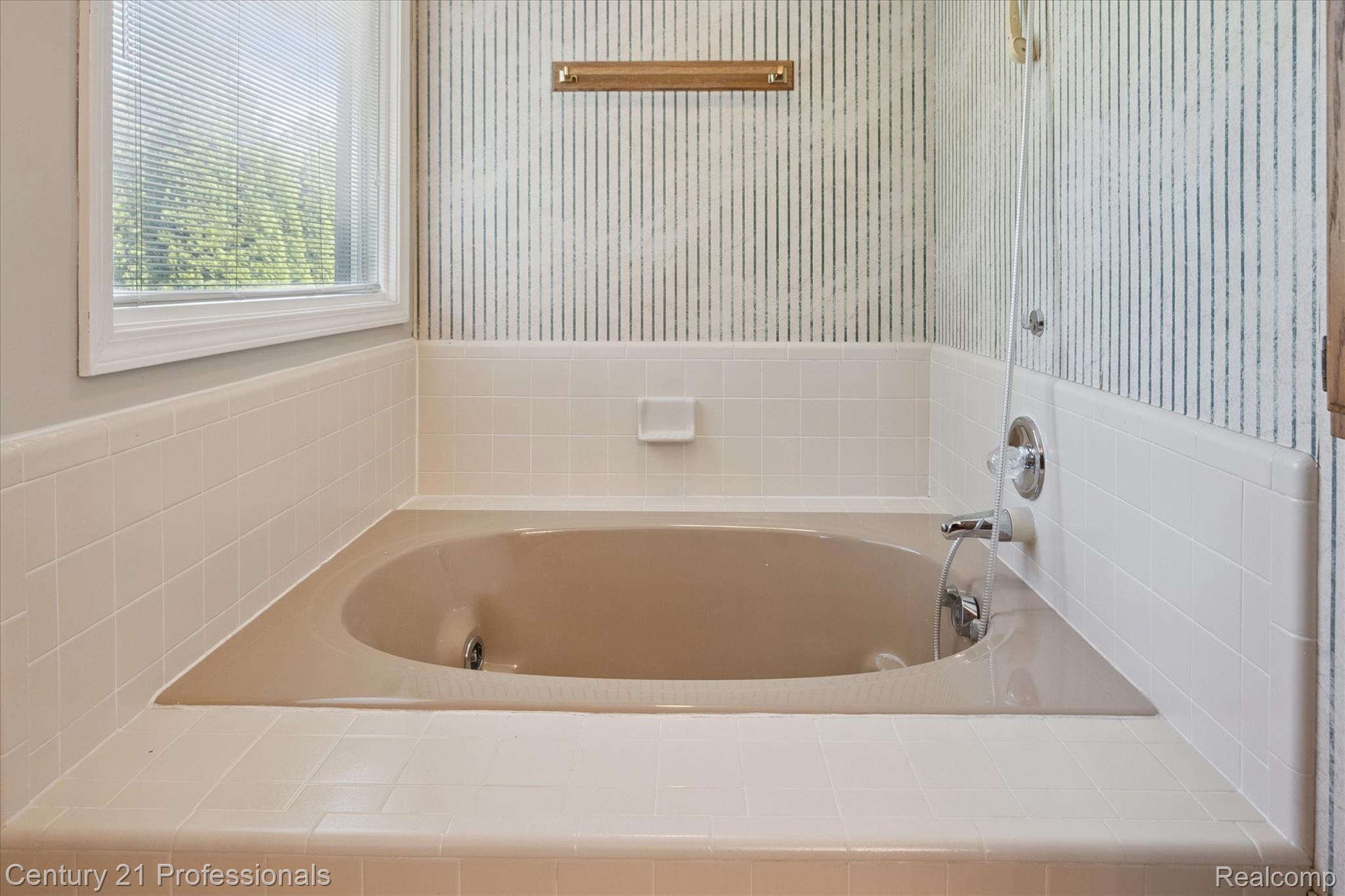 Northville, Michigan, 48167, United States, 4 Bedrooms Bedrooms, ,3 BathroomsBathrooms,Residential,For Sale,1980855