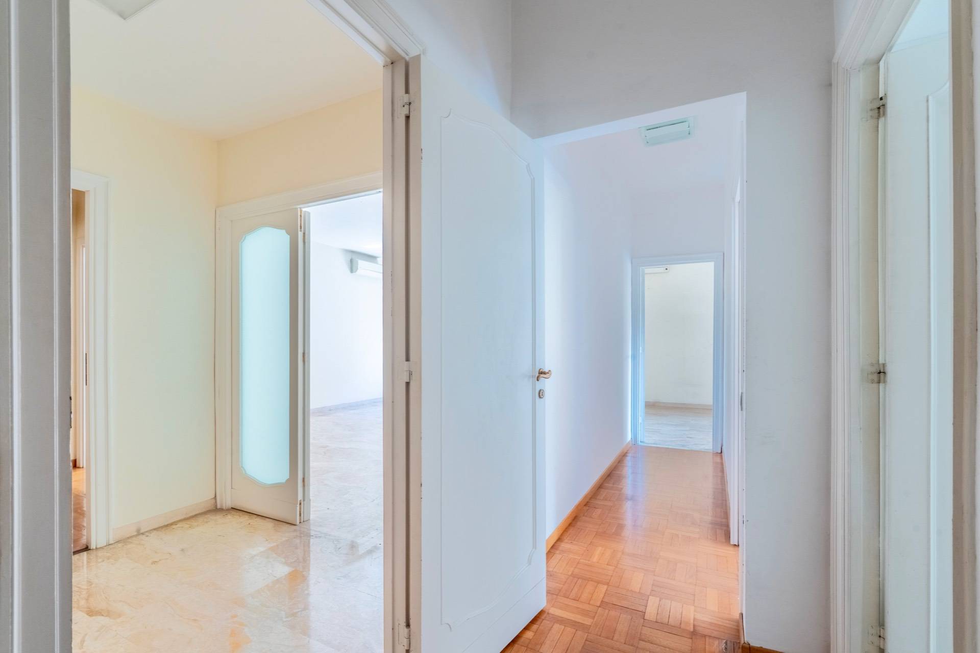 Roma, Roma, 00100, IT, 4 Bedrooms Bedrooms, ,2 BathroomsBathrooms,Residential,For Sale,1836935
