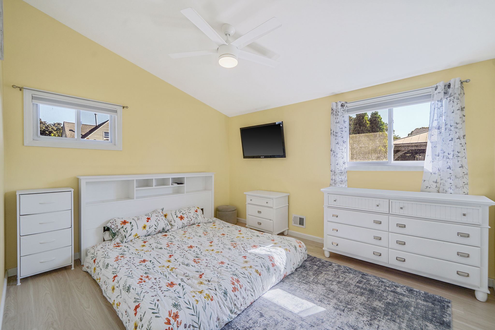 Selden, New York, 11784, United States, 3 Bedrooms Bedrooms, ,2 BathroomsBathrooms,Residential,For Sale,1928294