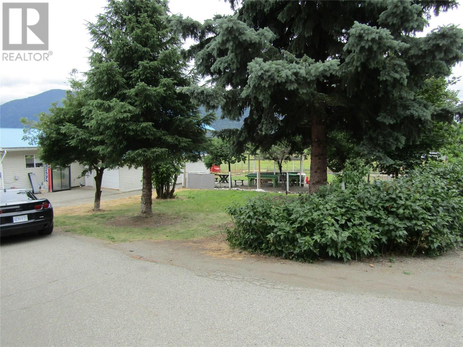 GRAND FORKS, British Columbia, V0H 1H5, CA, 6 Bedrooms Bedrooms, ,3 BathroomsBathrooms,Residential,For Sale,1947693