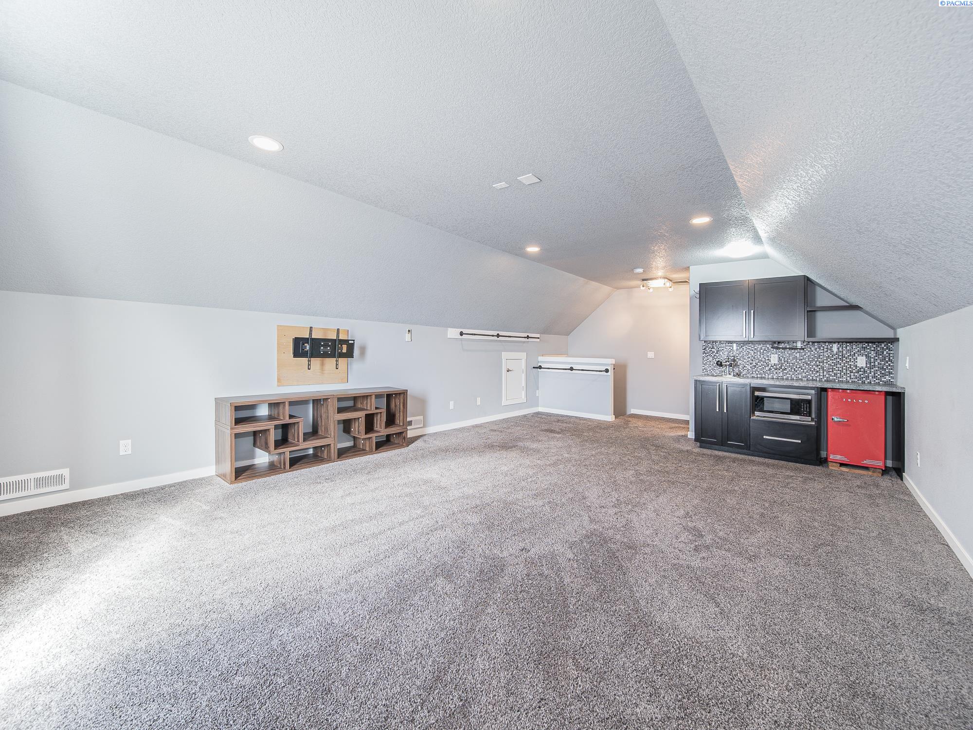 Pasco, Washington, 99301, United States, 4 Bedrooms Bedrooms, ,3 BathroomsBathrooms,Residential,For Sale,1933417