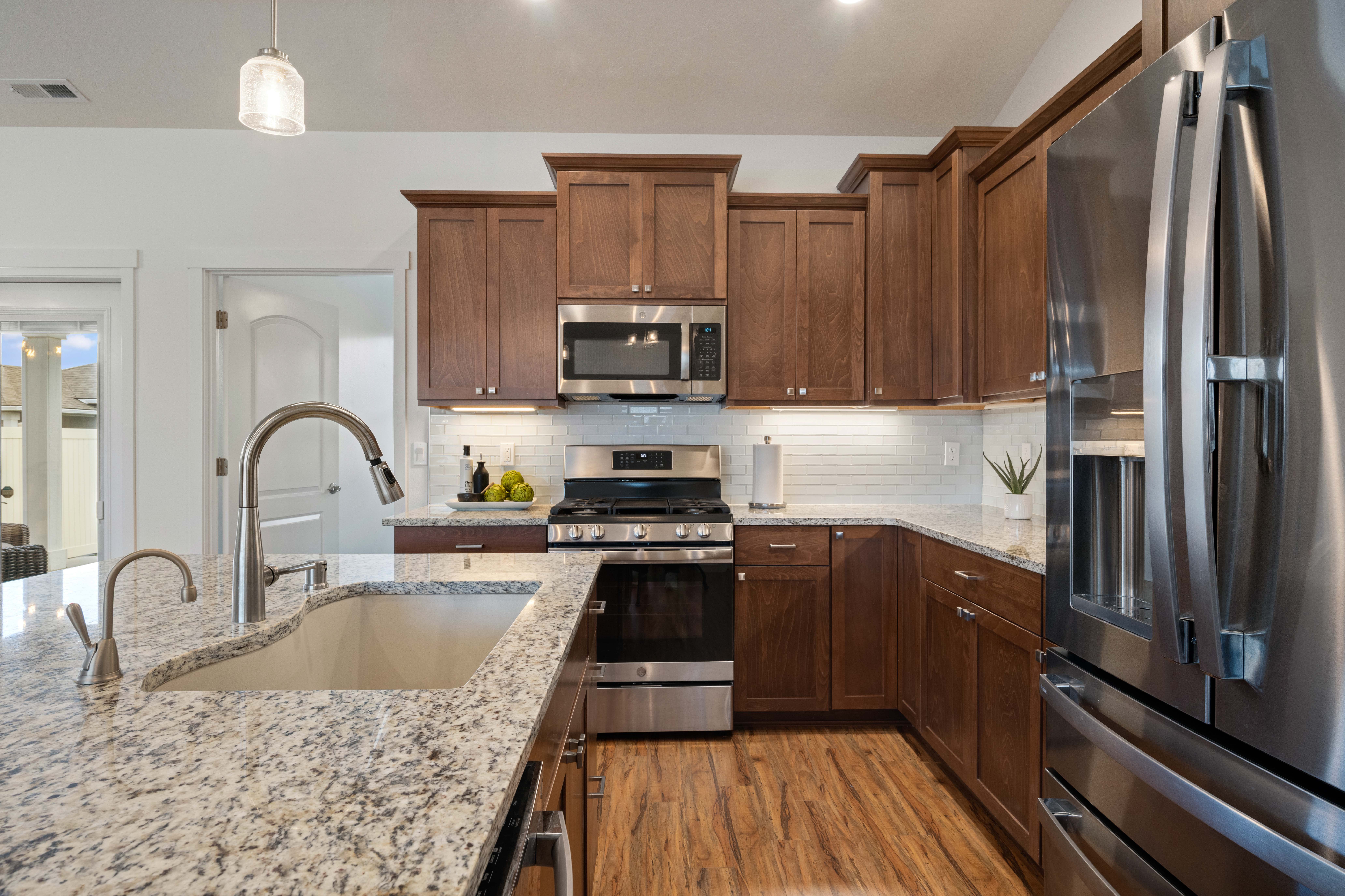  55+ Low Maintenance Living - 物件實景