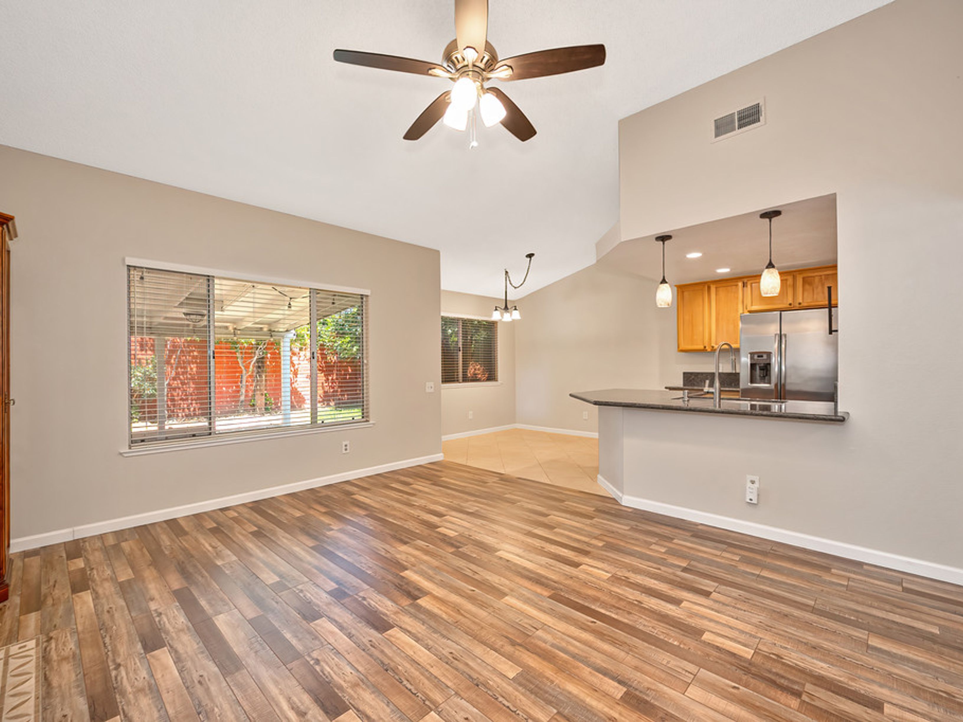  2712 Stoughton Way, Sacramento, CA 95827 - 物件實景