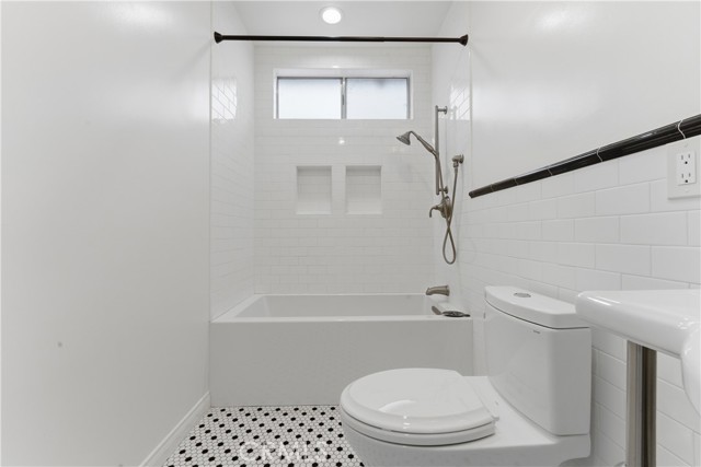 Los Angeles, California, 90043, United States, 3 Bedrooms Bedrooms, ,3 BathroomsBathrooms,Residential,For Sale,2049255