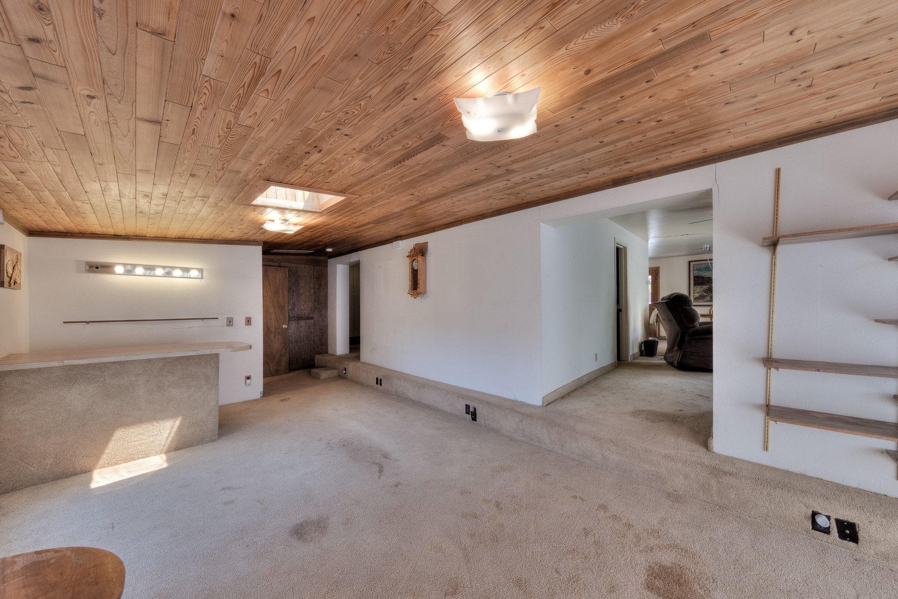  Fixer-Upper Opportunity - Priced to Sell - 物件實景
