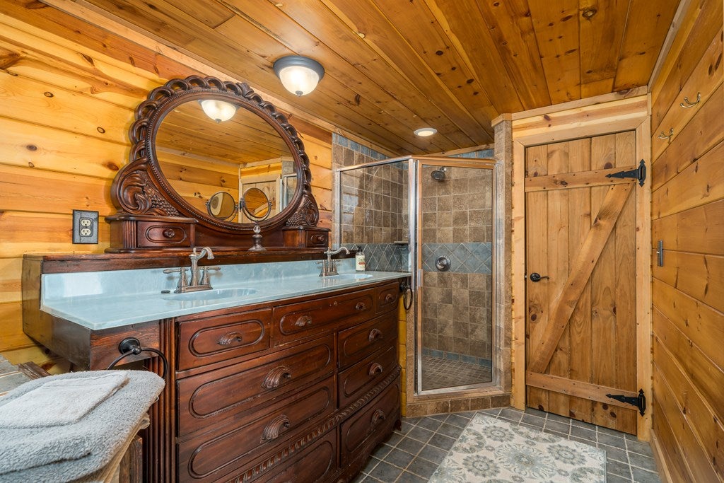 Ellijay, Georgia, 30540, United States, 4 Bedrooms Bedrooms, ,4 BathroomsBathrooms,Residential,For Sale,1858933