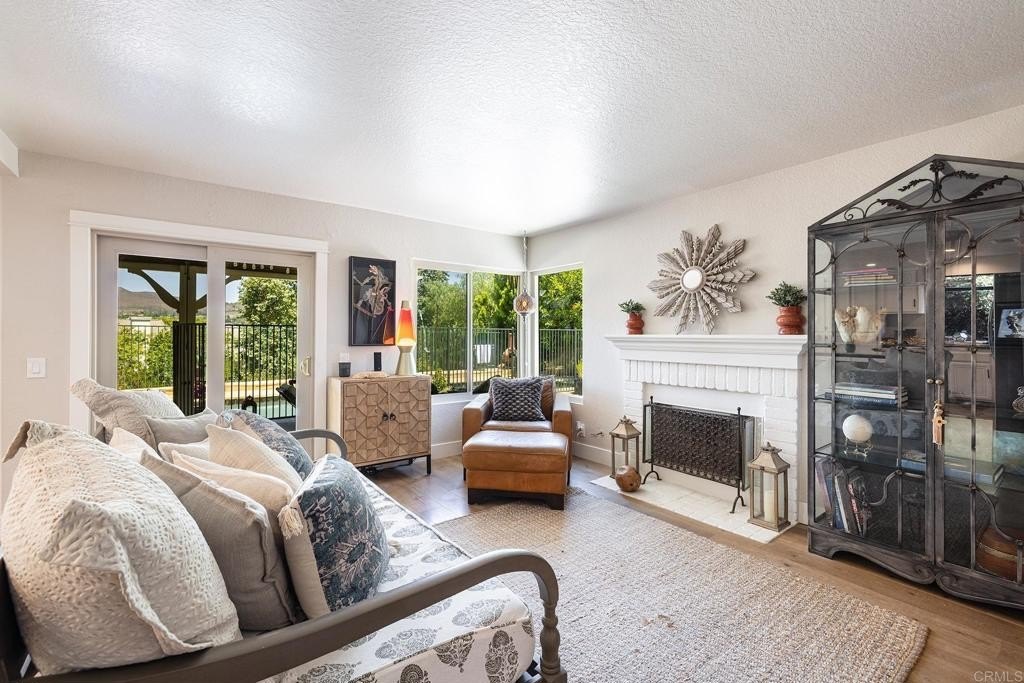 Simi Valley, California, 93065, United States, 3 Bedrooms Bedrooms, ,3 BathroomsBathrooms,Residential,For Sale,1883421