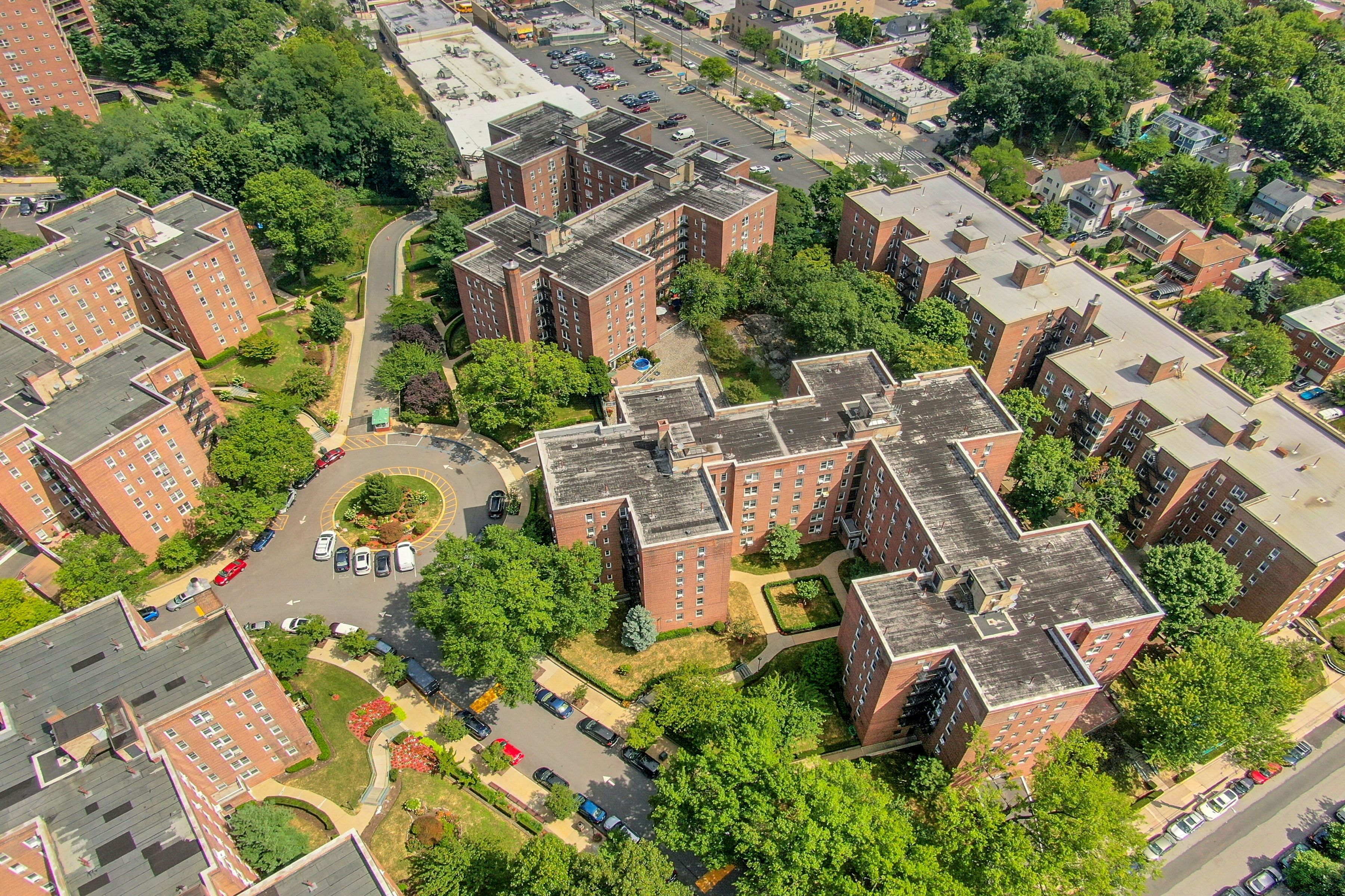  5610 Netherland Avenue - 物件實景