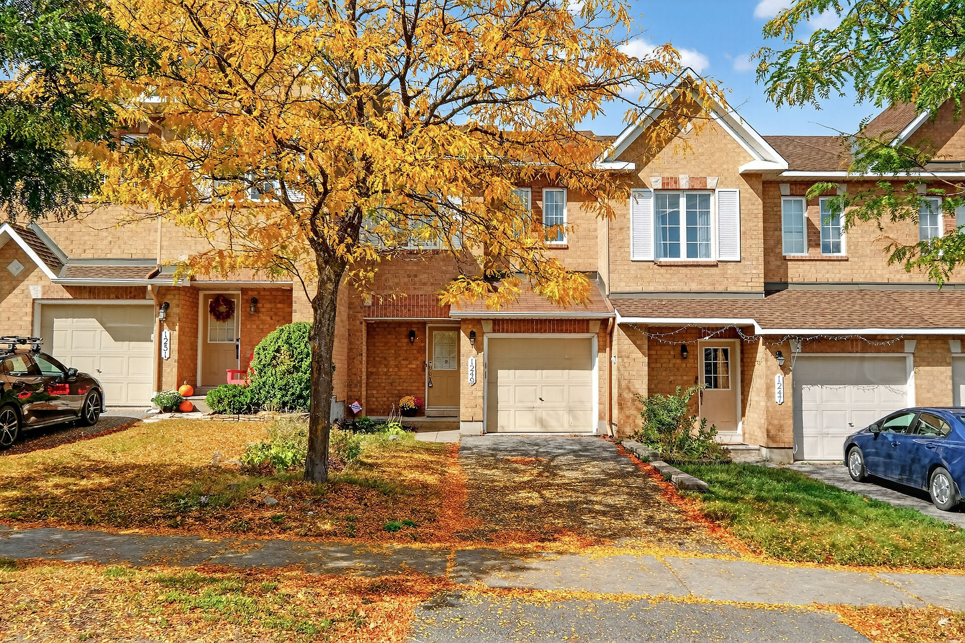 Ottawa, Ontario, K2W1E1, CA, 3 Bedrooms Bedrooms, ,3 BathroomsBathrooms,Residential,For Sale,1995671