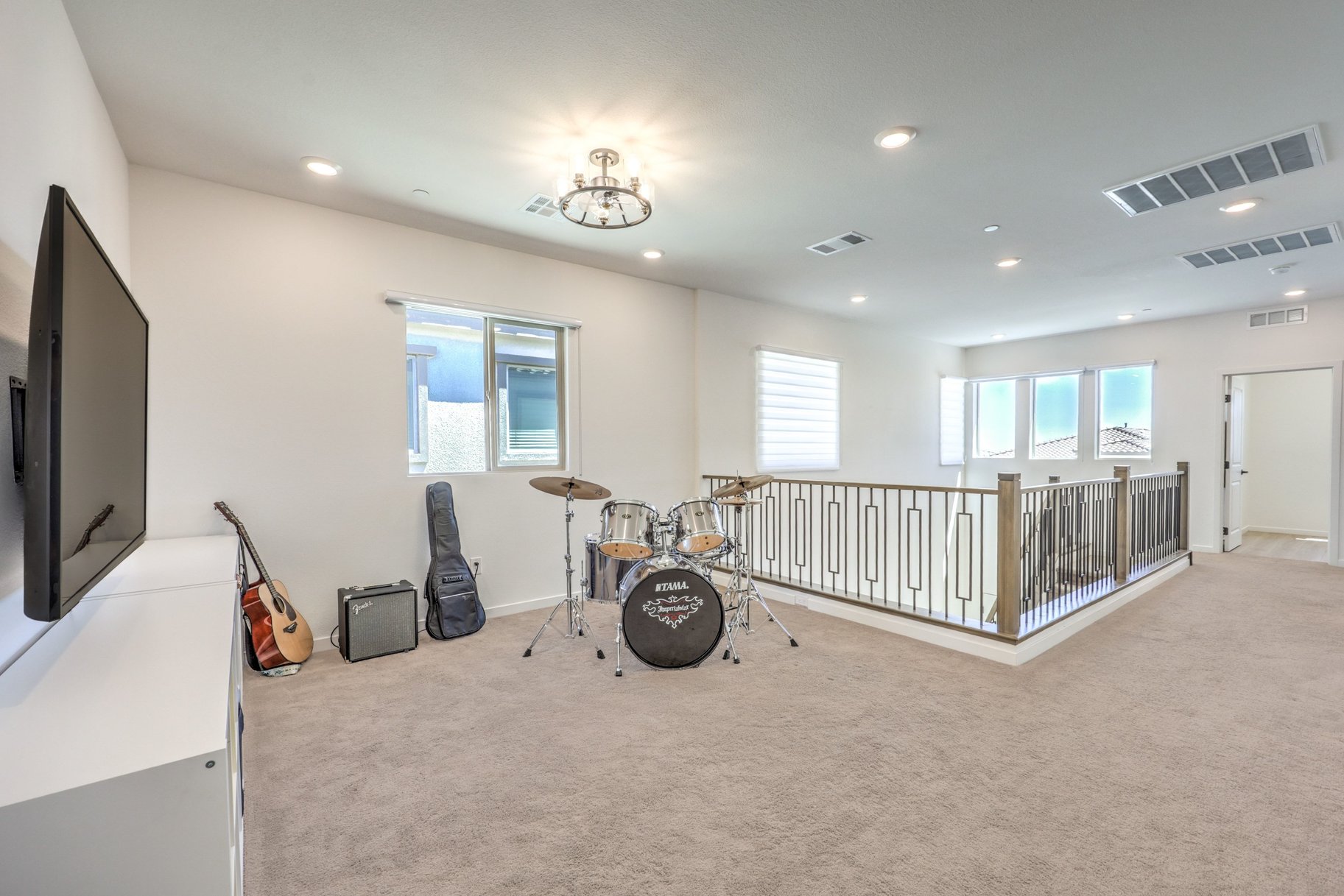  Beautifully Upgraded 2-Story Home in a Gated Community in Summerlin West - 物件實景