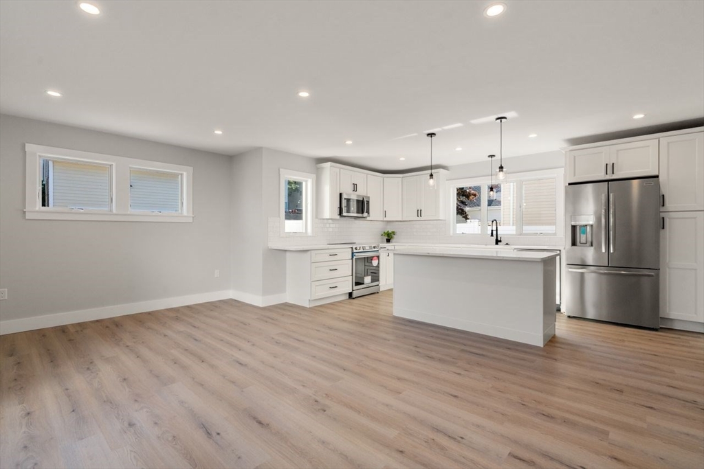 Gloucester, Massachusetts, 01930, United States, 2 Bedrooms Bedrooms, ,2 BathroomsBathrooms,Residential,For Sale,1916959