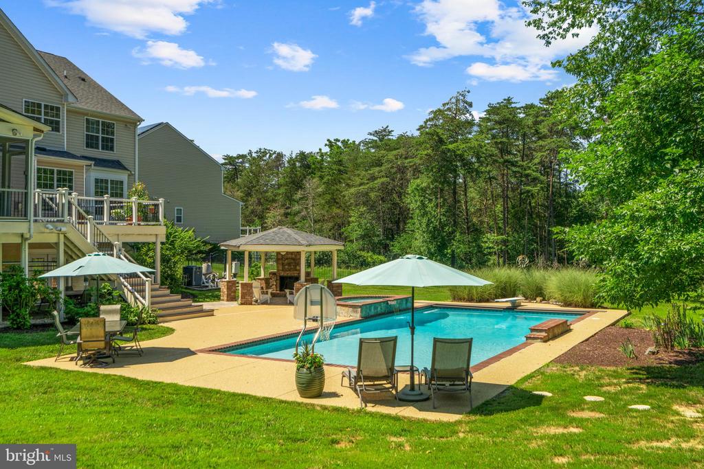 Broadlands, Virginia, 20148, United States, 5 Bedrooms Bedrooms, ,5 BathroomsBathrooms,Residential,For Sale,1977540