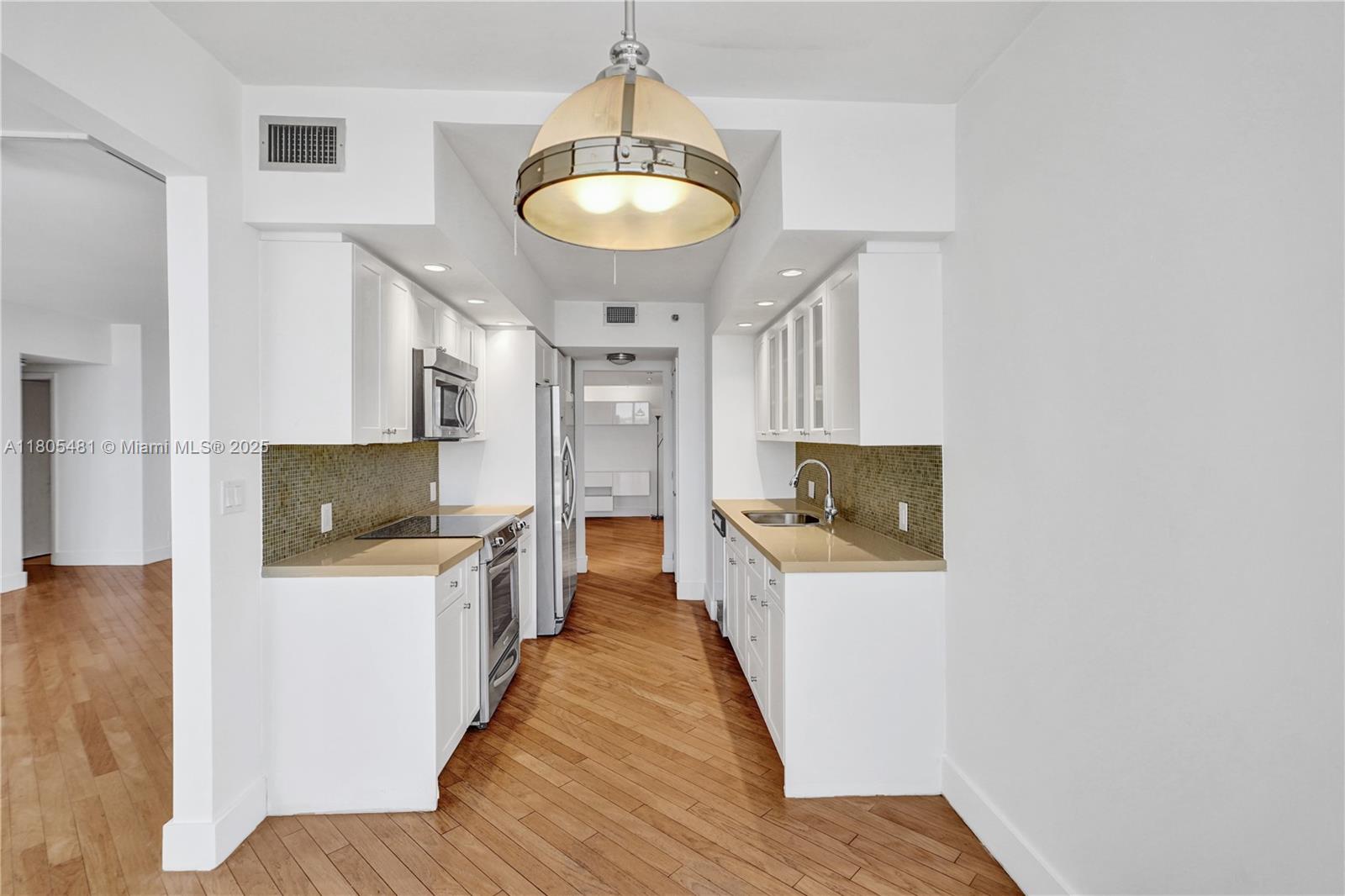 Aventura, Florida, 33180, United States, 2 Bedrooms Bedrooms, ,2 BathroomsBathrooms,Residential,For Sale,1827692