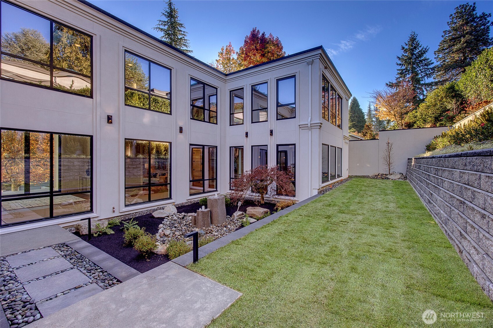 Medina, Washington, 98039, United States, 5 Bedrooms Bedrooms, ,6 BathroomsBathrooms,Residential,For Sale,1897136