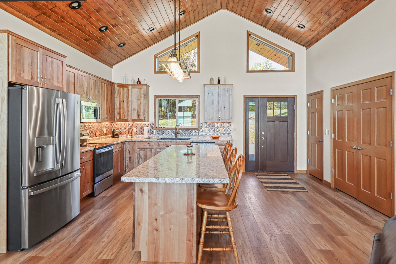 Marenisco, Wisconsin, 49947, United States, 4 Bedrooms Bedrooms, ,4 BathroomsBathrooms,Residential,For Sale,1984446