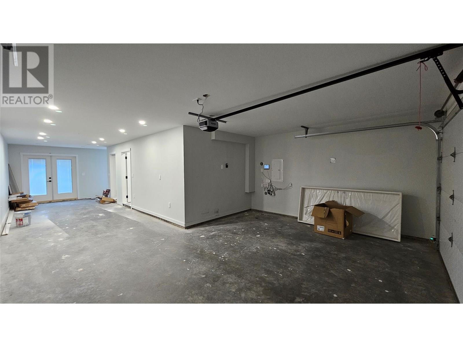 KELOWNA, British Columbia, V1Z 3R8, CA, 3 Bedrooms Bedrooms, ,2 BathroomsBathrooms,Residential,For Sale,1865801