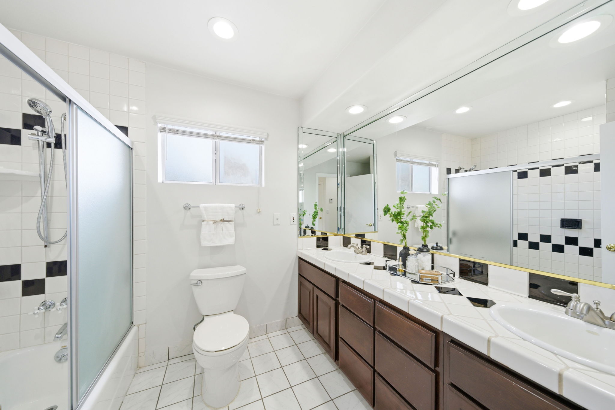  4115 Laurelgrove Ave - 物件實景