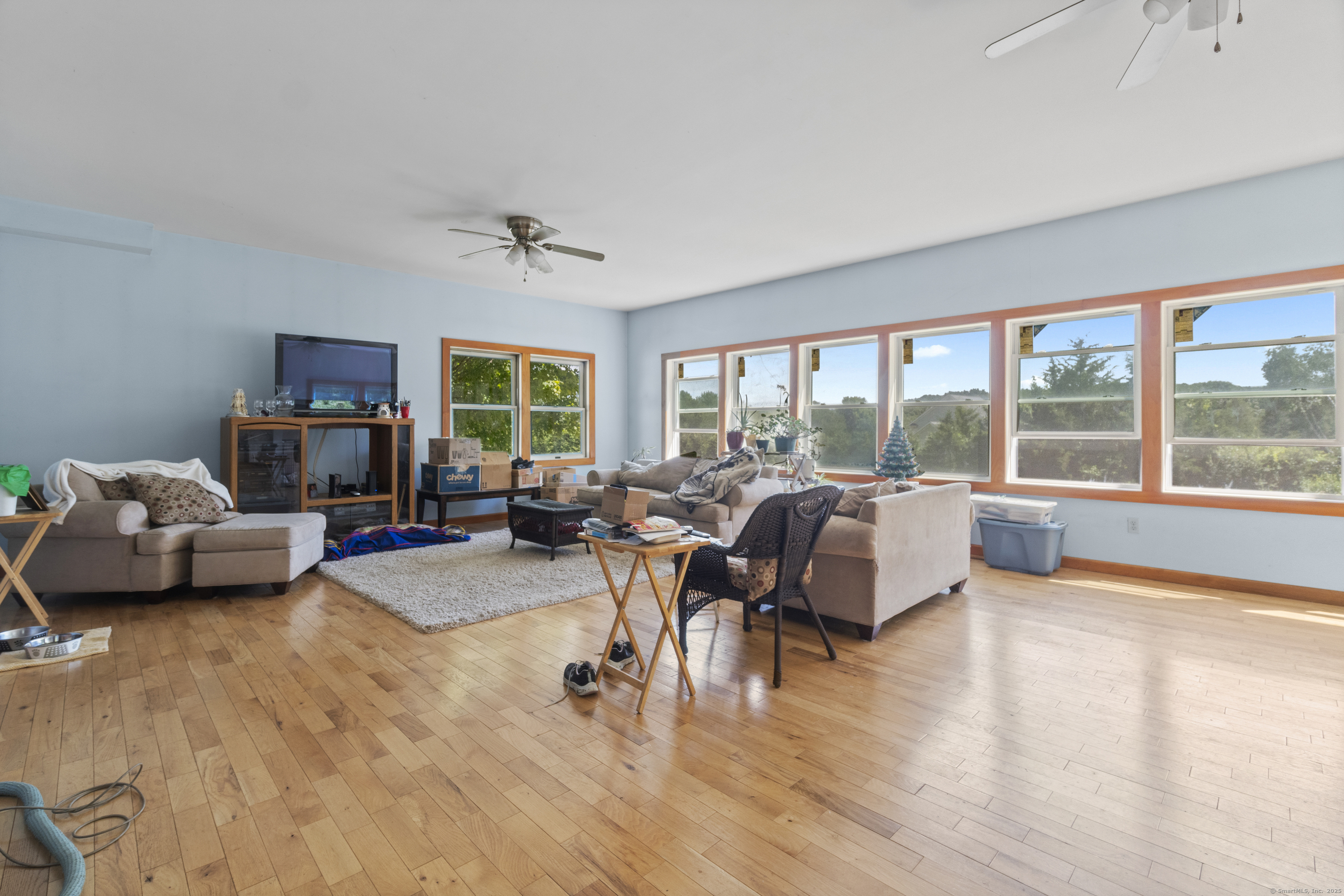 Woodbury, Connecticut, 06798, United States, 6 Bedrooms Bedrooms, ,3 BathroomsBathrooms,Residential,For Sale,1940915