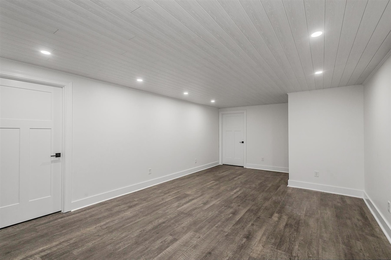 Bowling Green, Kentucky, 42103, United States, 4 Bedrooms Bedrooms, ,5 BathroomsBathrooms,Residential,For Sale,1991774