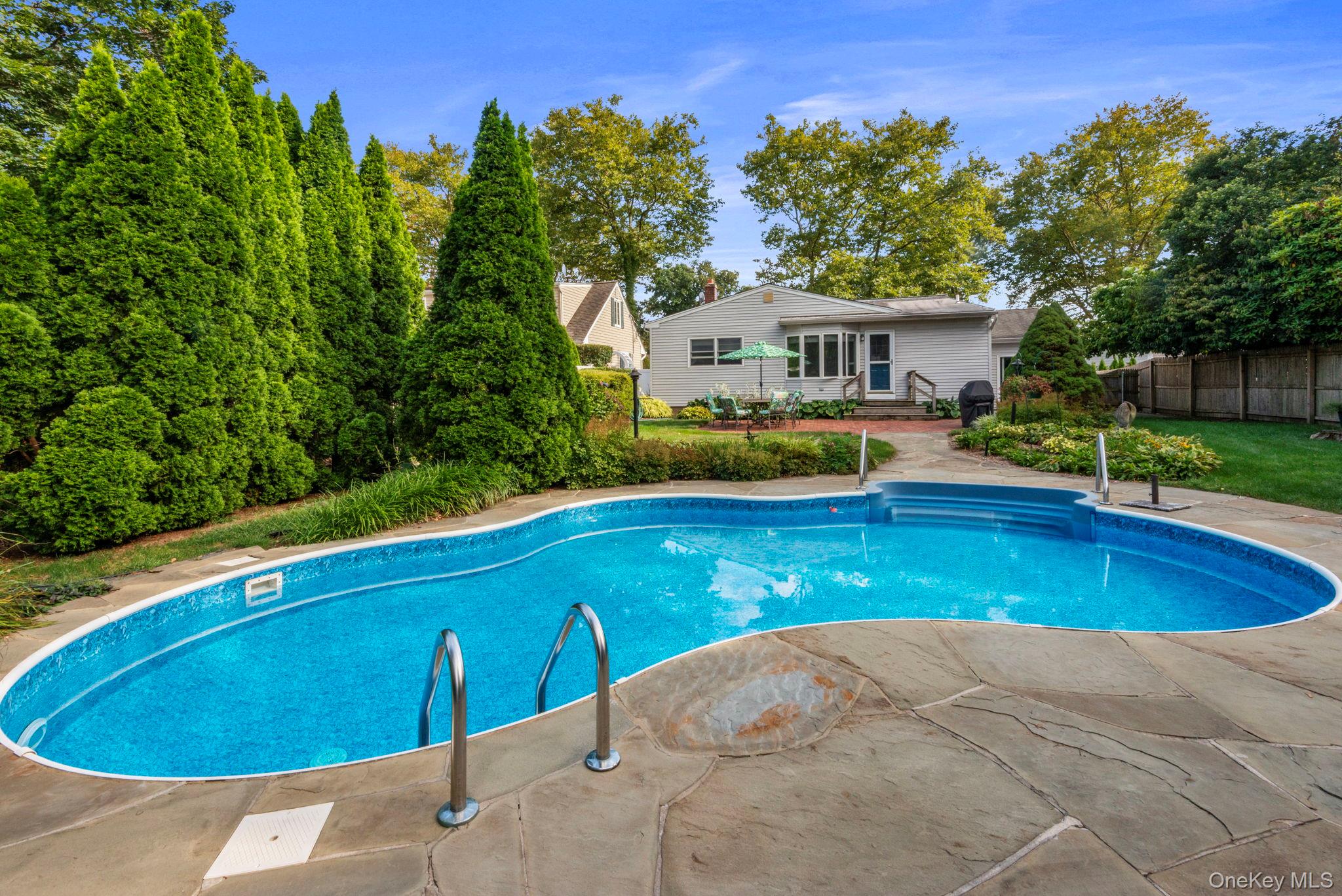 East Northport, New York, 11731, United States, 3 Bedrooms Bedrooms, ,2 BathroomsBathrooms,Residential,For Sale,1924855