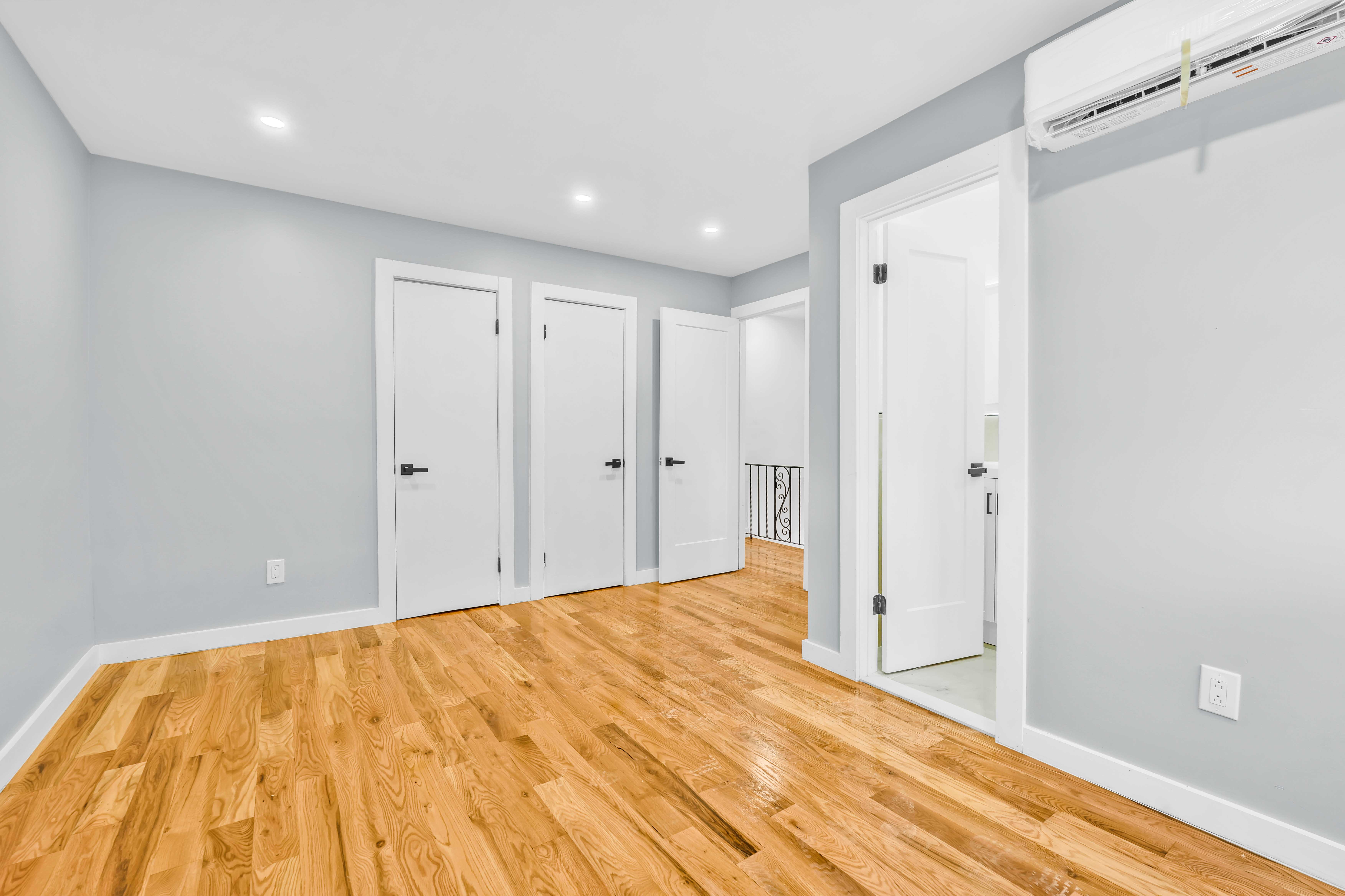 Brooklyn, New York, 11207, United States, 5 Bedrooms Bedrooms, ,4 BathroomsBathrooms,Residential,For Sale,1974760