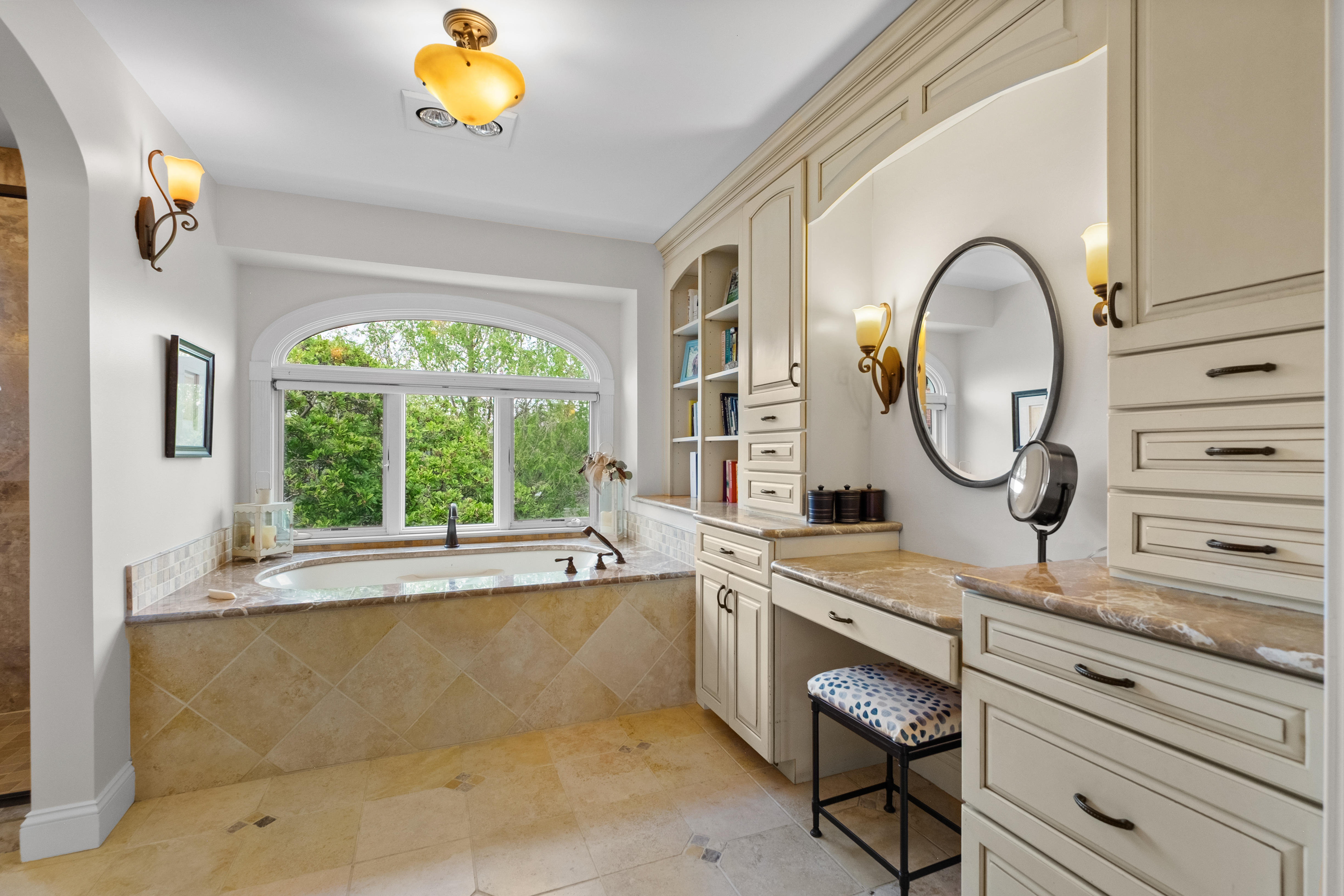  Welcome to this highly sought after home in Carberry Place l - 物件實景