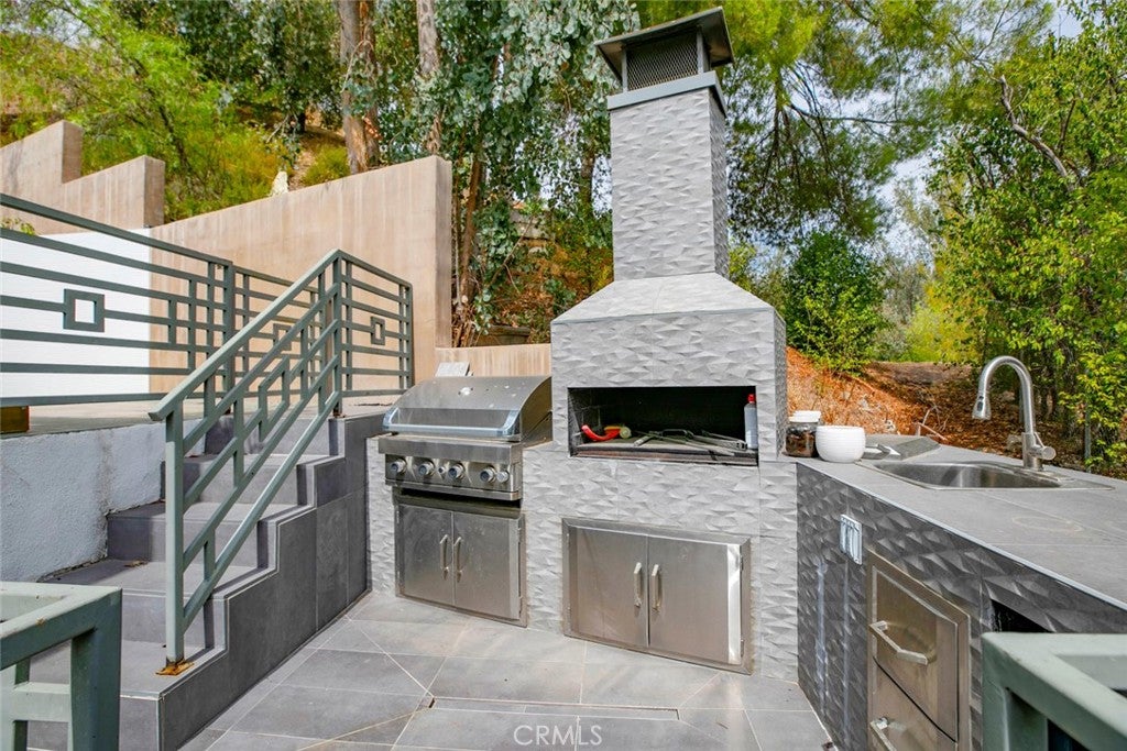 Woodland Hills, California, 91364, United States, 3 Bedrooms Bedrooms, ,3 BathroomsBathrooms,Residential,For Sale,1942330