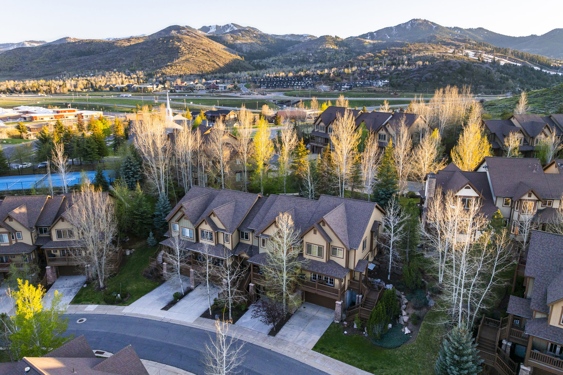  Modern Design Meets Alpine Charm in Jeremy Ranch - 物件實景