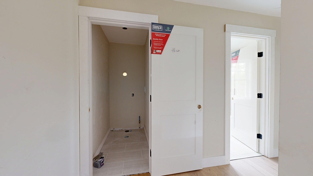 Worcester, Massachusetts, 01606, United States, 2 Bedrooms Bedrooms, ,2 BathroomsBathrooms,Residential,For Sale,1876220