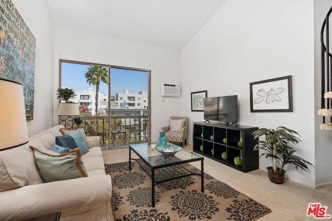 Los Angeles, California, 90024, United States, 2 Bedrooms Bedrooms, ,1 BathroomBathrooms,Residential,For Sale,1948814