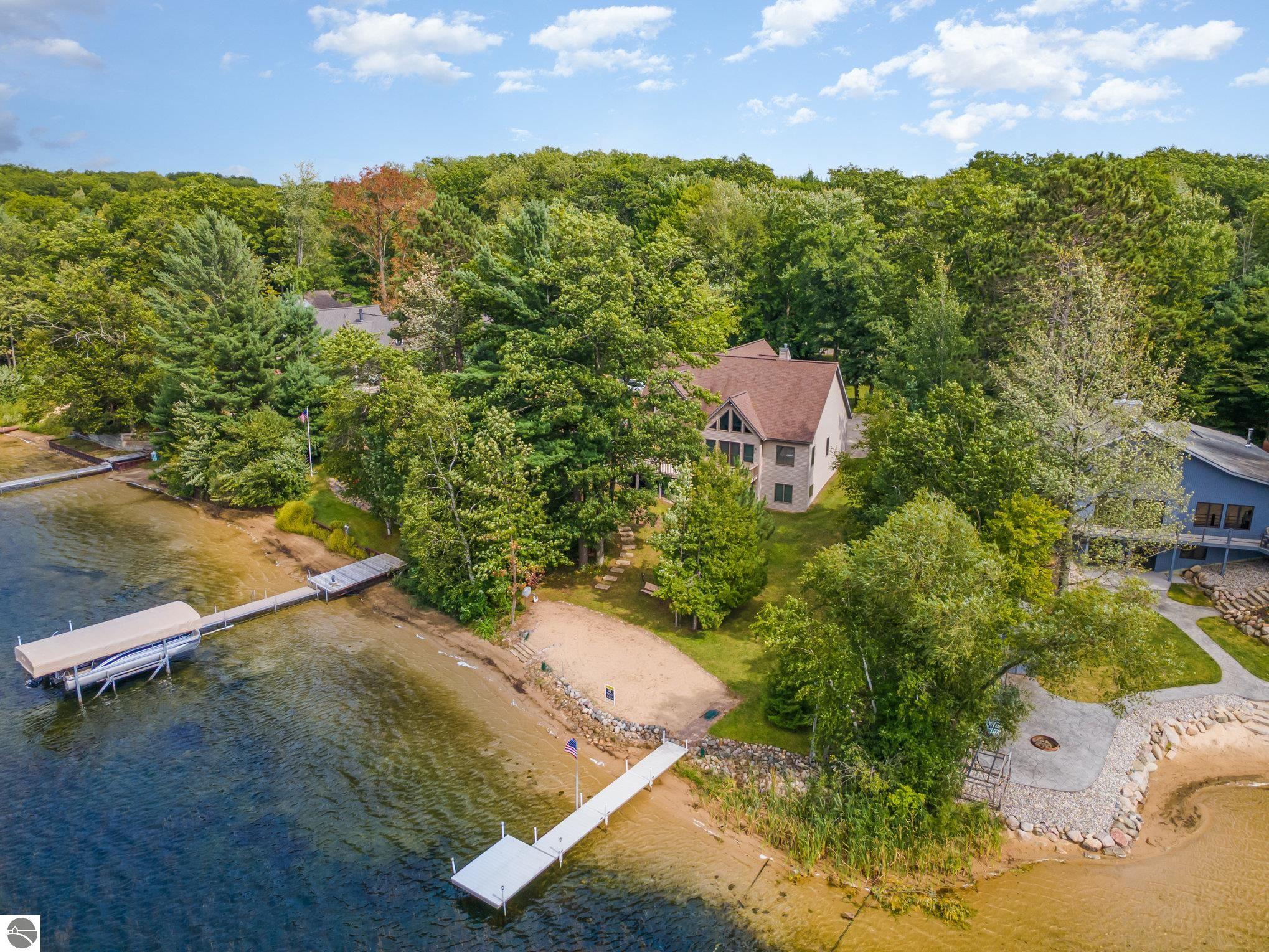 Harrison, Michigan, 48625, United States, 5 Bedrooms Bedrooms, ,4 BathroomsBathrooms,Residential,For Sale,1990816