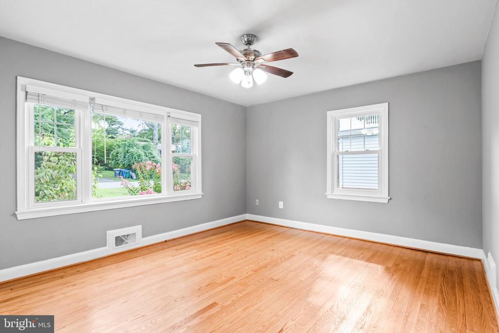 Falls Church, Virginia, 22043, United States, 5 Bedrooms Bedrooms, ,3 BathroomsBathrooms,Residential,For Sale,1977846