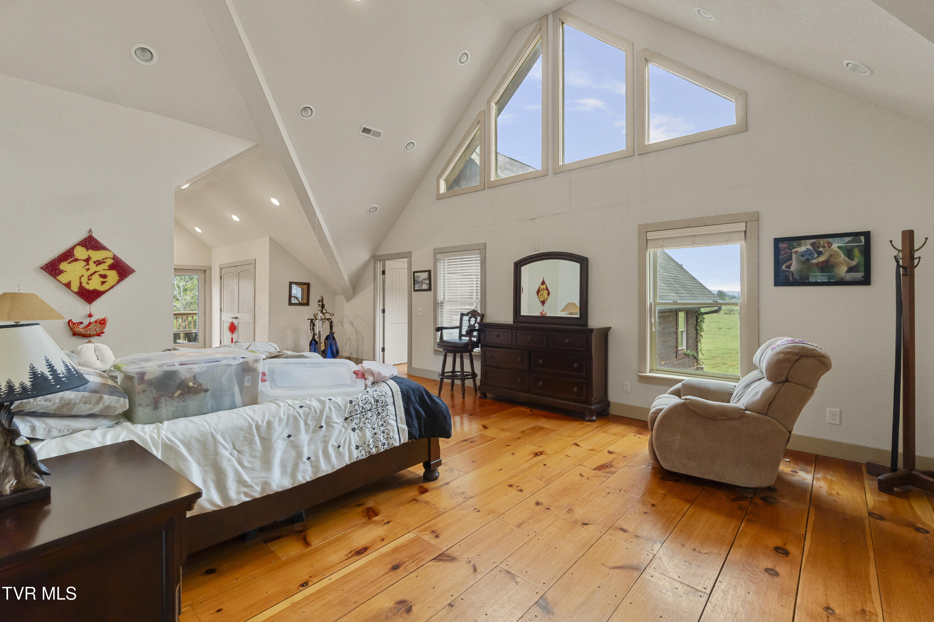 Greeneville, Tennessee, 37745, United States, 5 Bedrooms Bedrooms, ,4 BathroomsBathrooms,Residential,For Sale,1981962