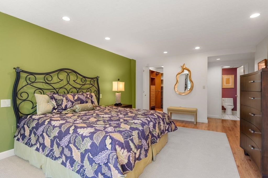 Newton, Massachusetts, 02459, United States, 2 Bedrooms Bedrooms, ,2 BathroomsBathrooms,Residential,For Sale,1890490
