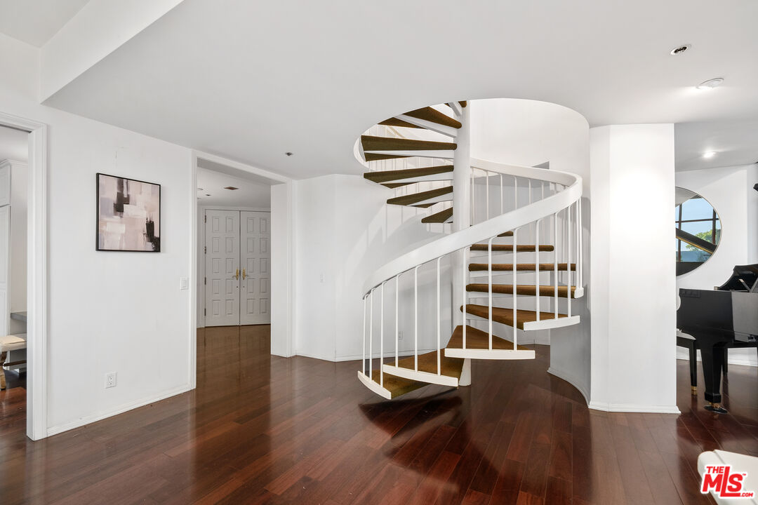 Los Angeles, California, 90024, United States, 2 Bedrooms Bedrooms, ,2 BathroomsBathrooms,Residential,For Sale,1917928