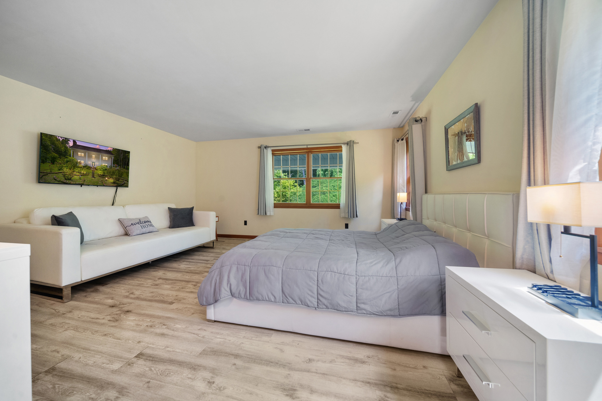 Gatlinburg, Tennessee, 37738, United States, 4 Bedrooms Bedrooms, ,3 BathroomsBathrooms,Residential,For Sale,1974957