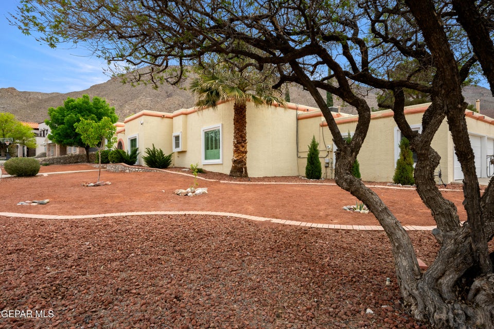 El Paso, Texas, 79912, United States, 4 Bedrooms Bedrooms, ,2 BathroomsBathrooms,Residential,For Sale,1921658