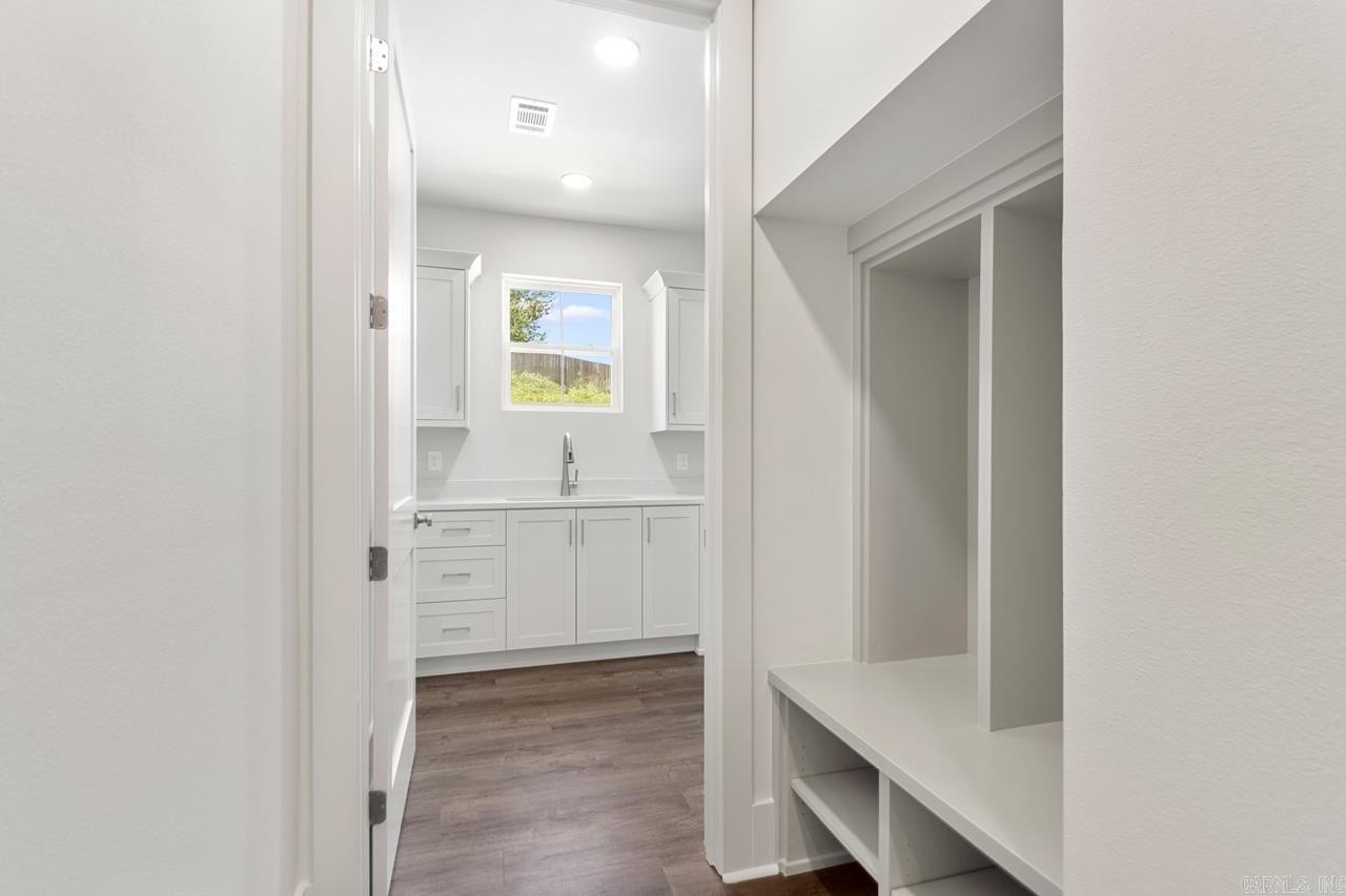 Benton, Arkansas, 72019, United States, 5 Bedrooms Bedrooms, ,4 BathroomsBathrooms,Residential,For Sale,1982285