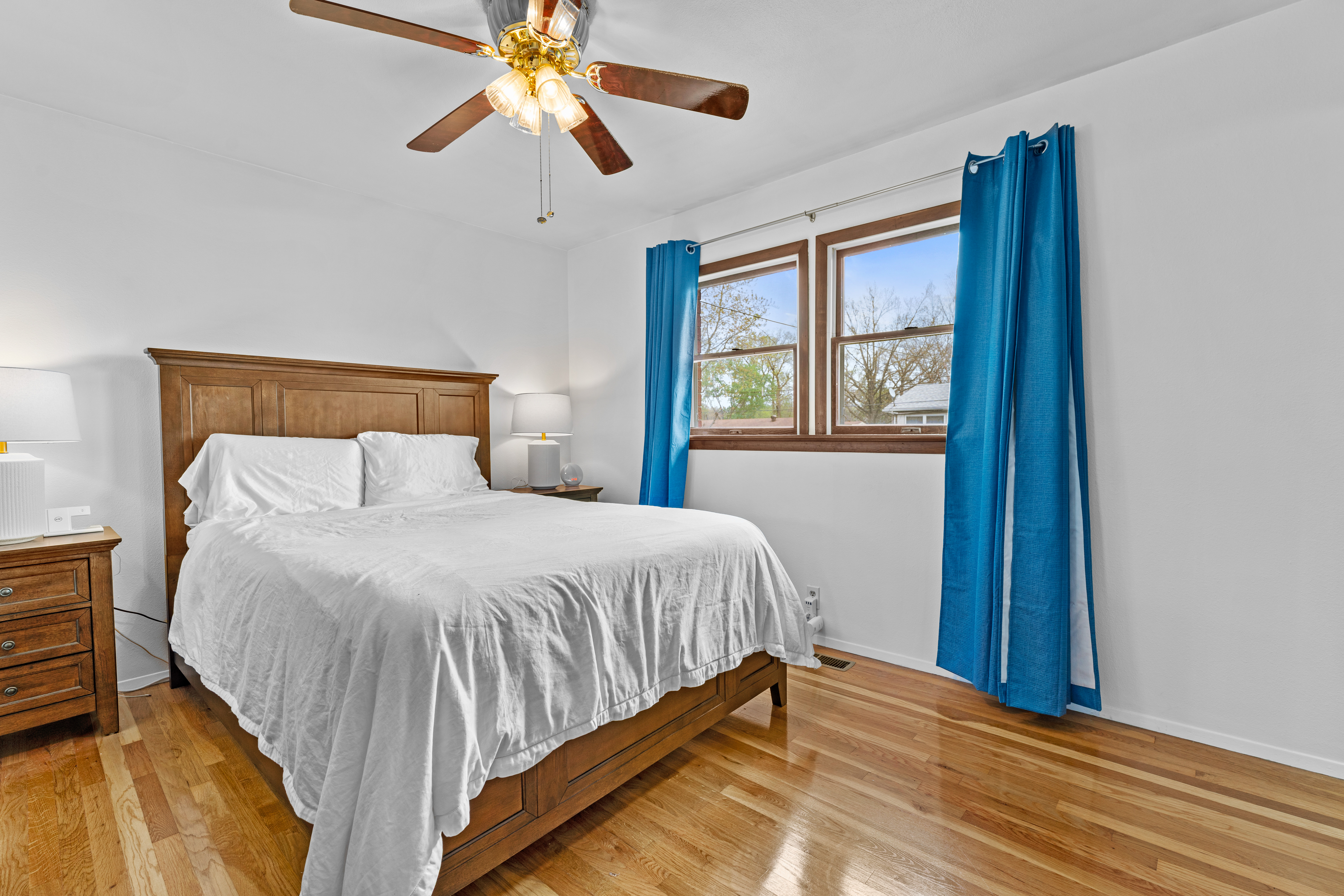  Exceptional low-maintenance brick and stone home makes - 物件實景