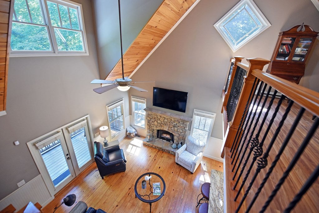 Hiawassee, Georgia, 30546, United States, 3 Bedrooms Bedrooms, ,4 BathroomsBathrooms,Residential,For Sale,1877027