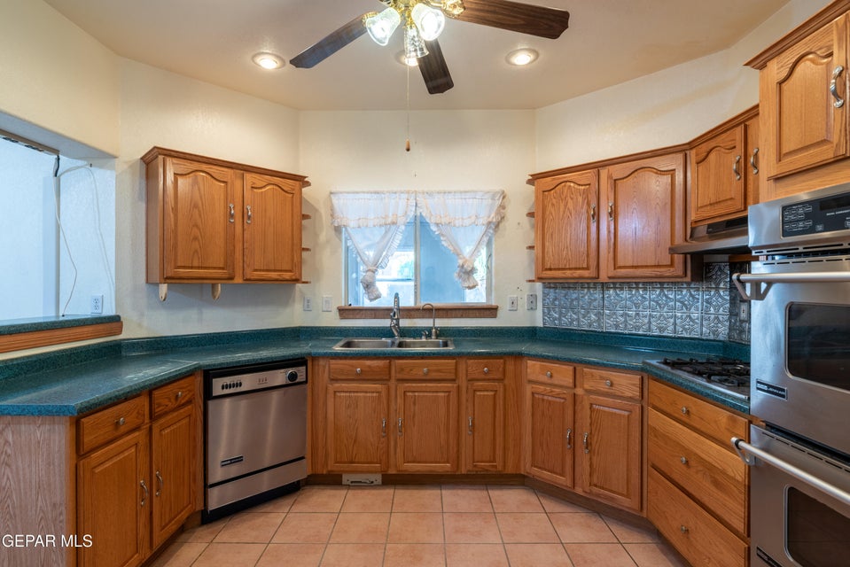 El Paso, Texas, 79934, United States, 4 Bedrooms Bedrooms, ,4 BathroomsBathrooms,Residential,For Sale,1978483