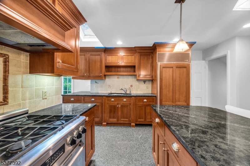 Chatham Twp., New Jersey, 07928, United States, 4 Bedrooms Bedrooms, ,3 BathroomsBathrooms,Residential,For Sale,1926166