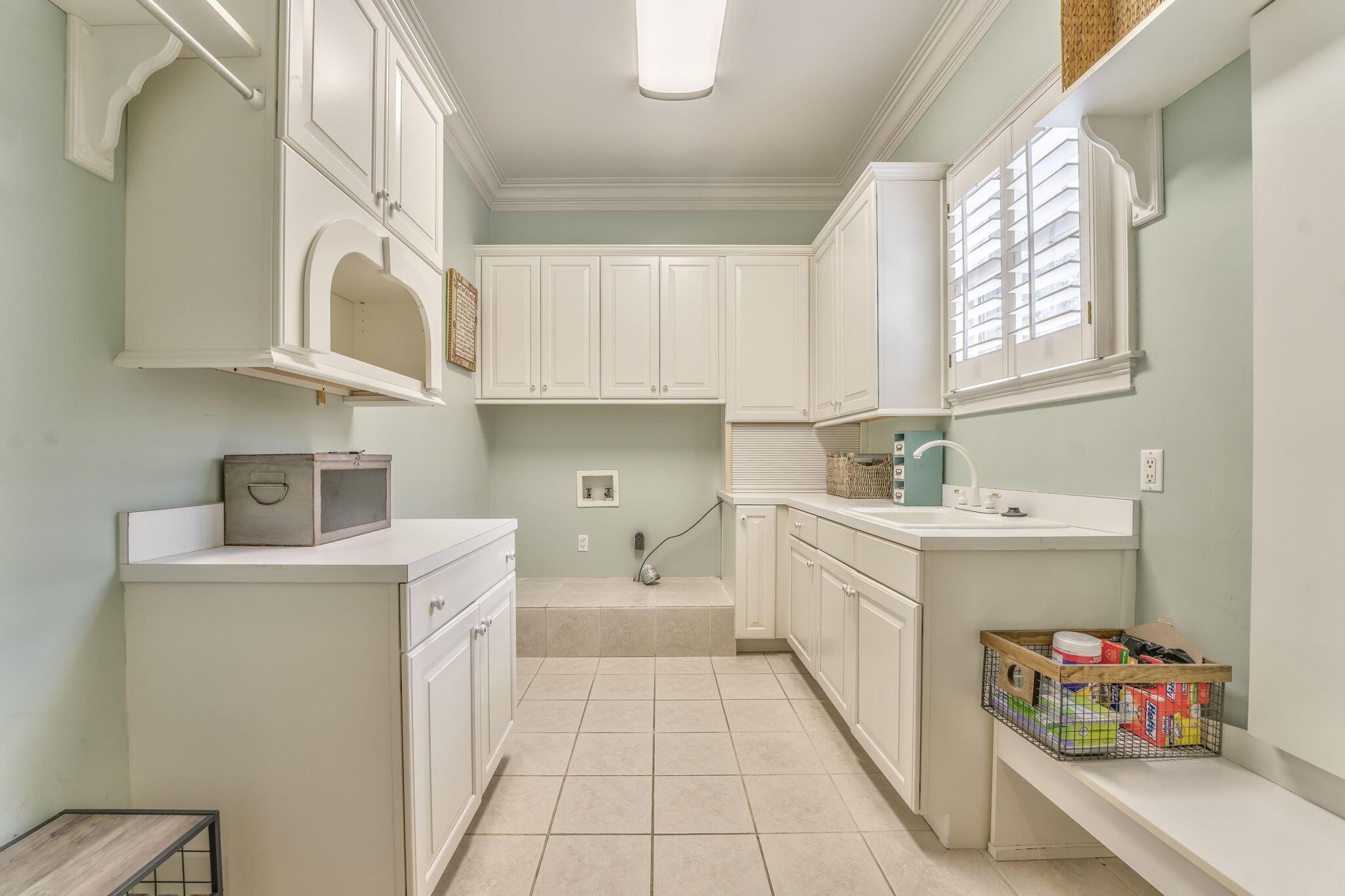 Dalton, Georgia, 30720, United States, 5 Bedrooms Bedrooms, ,7 BathroomsBathrooms,Residential,For Sale,1728707