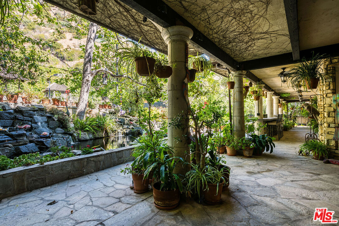 Los Angeles, California, 90049, United States, 6 Bedrooms Bedrooms, ,8 BathroomsBathrooms,Residential,For Sale,1940213