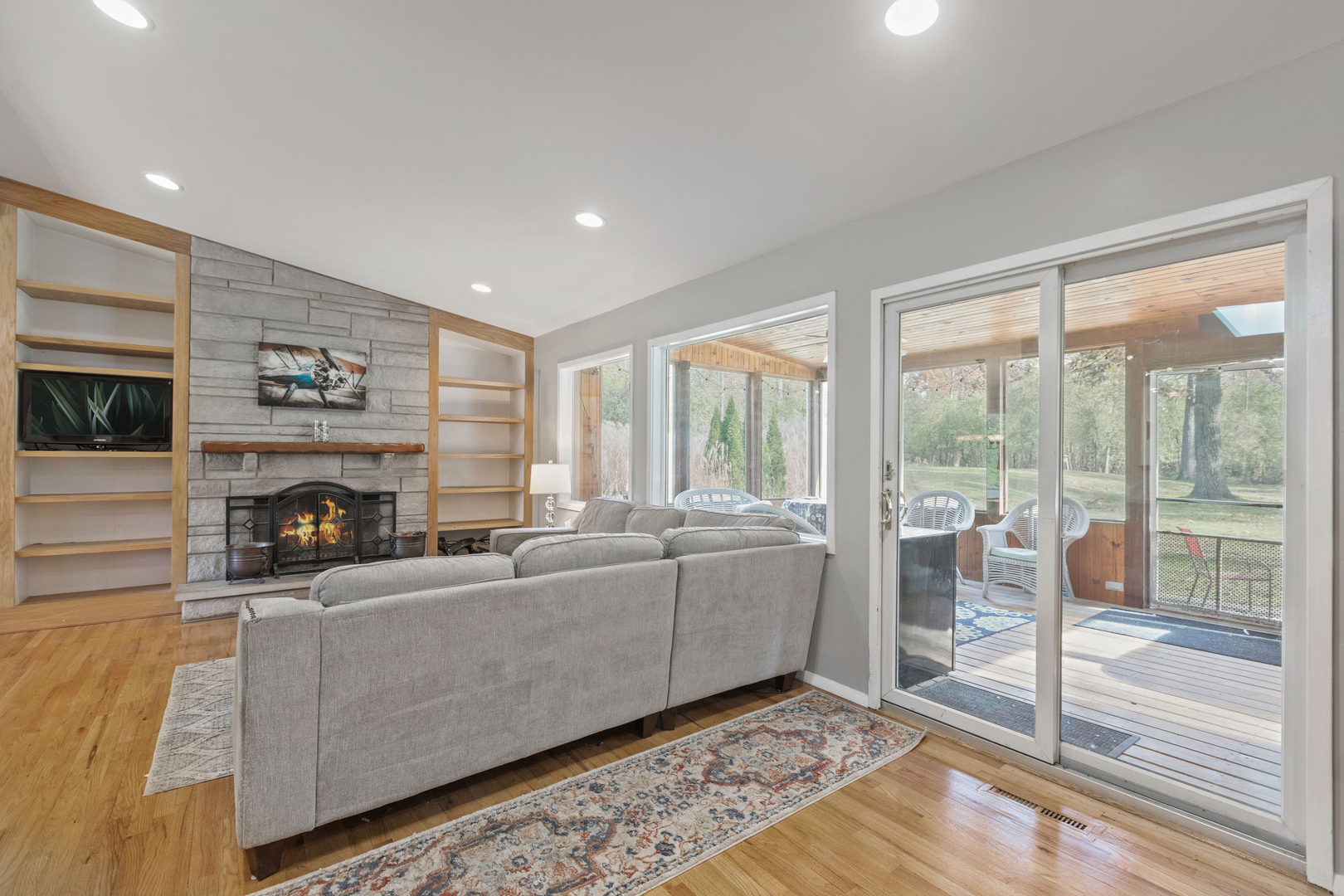 North Barrington, Illinois, 60010, United States, 4 Bedrooms Bedrooms, ,3 BathroomsBathrooms,Residential,For Sale,1991124